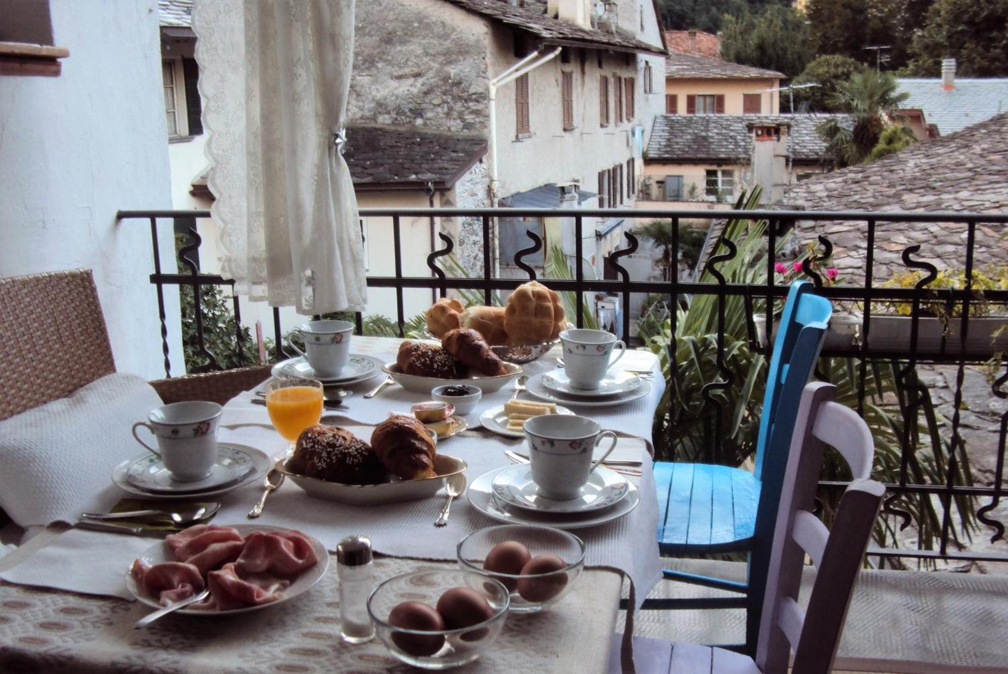 Bb Chiavenna Centro Storico Bed & Breakfast Bagian luar foto